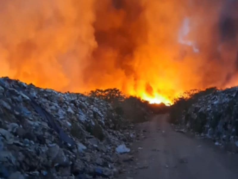 Incêndio de grandes proporções atinge lixão de Iranduba