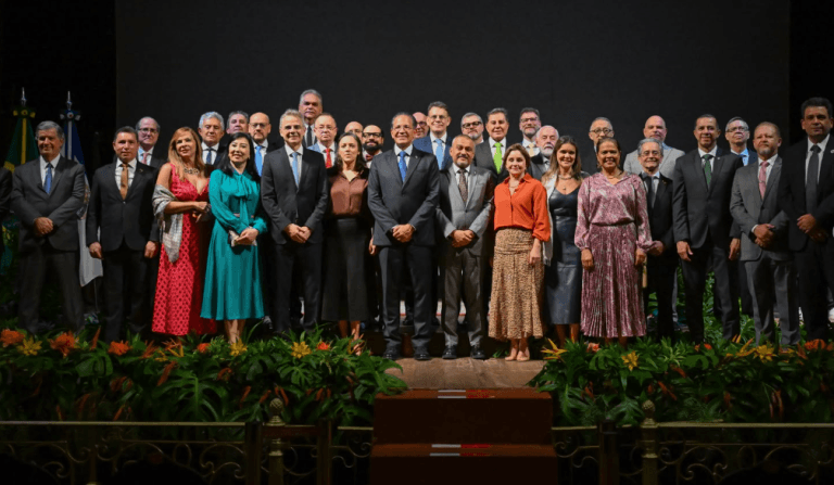 Ministro Mauro Campbell Marques é homenageado no Amazonas