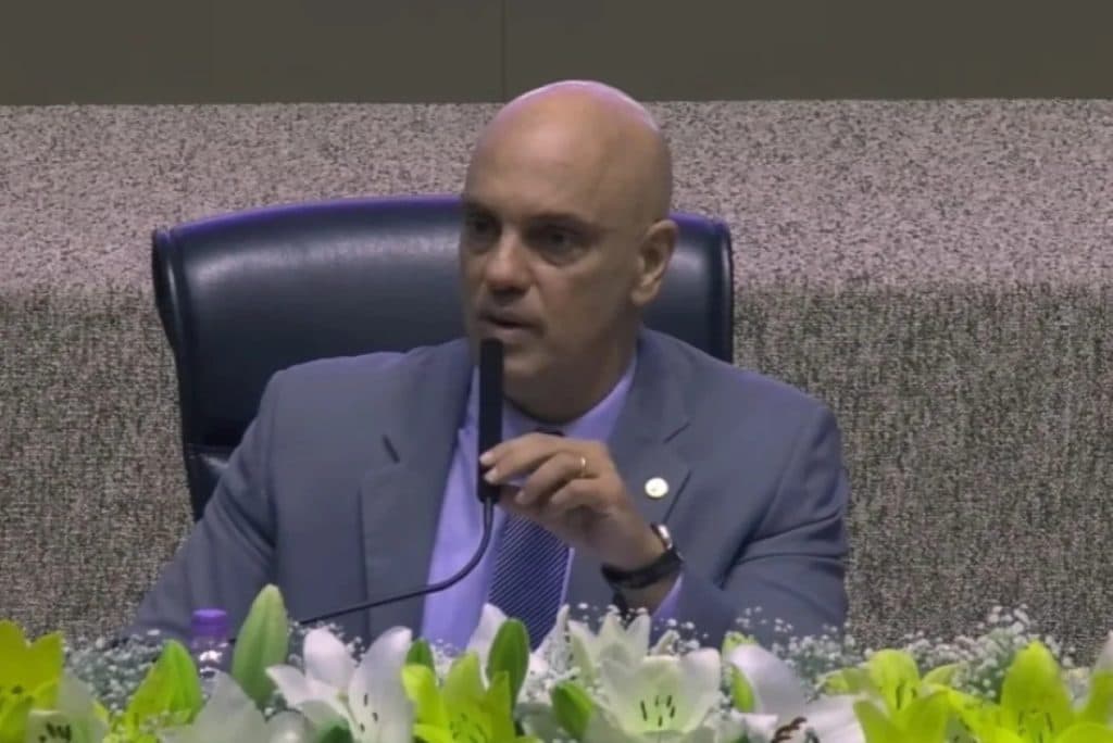 Moraes critica influenciadores e big techs em evento em SP