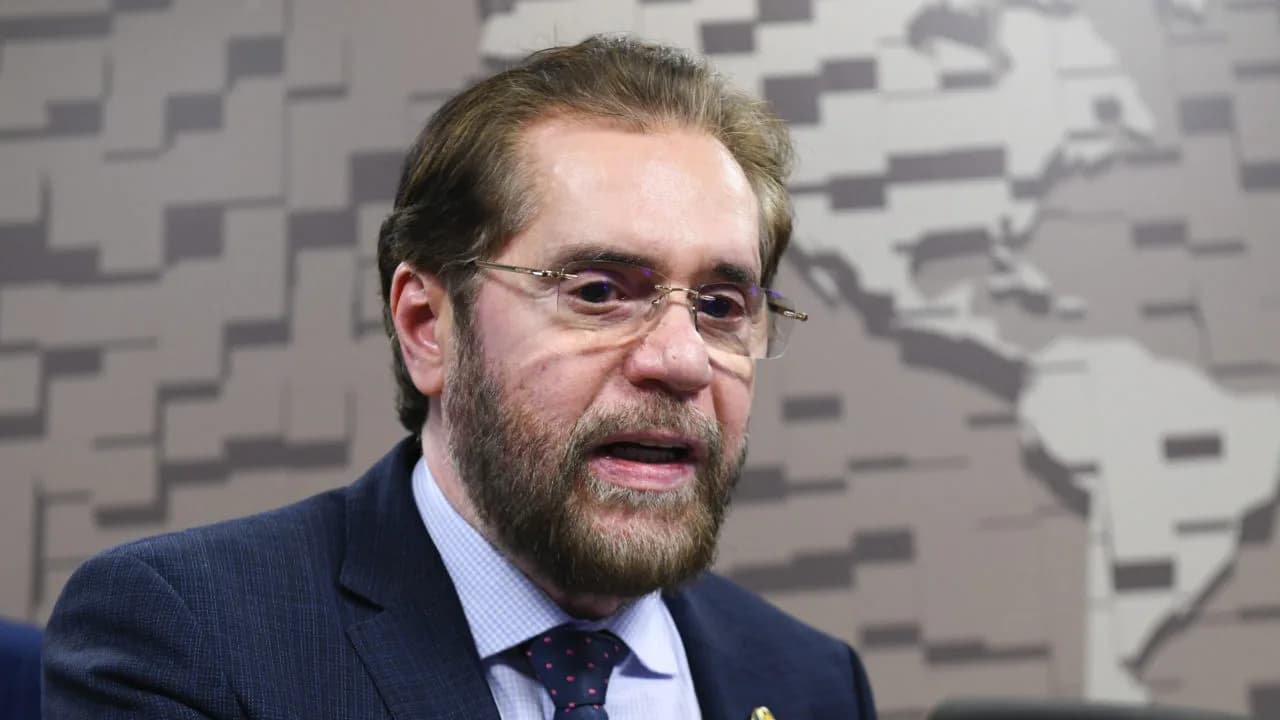 Plínio Valério aposta na independência para disputar o segundo voto ao Senado