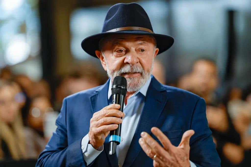 Lula defende produção de urânio e diz que Brasil não pode “andar de cabeça baixa”