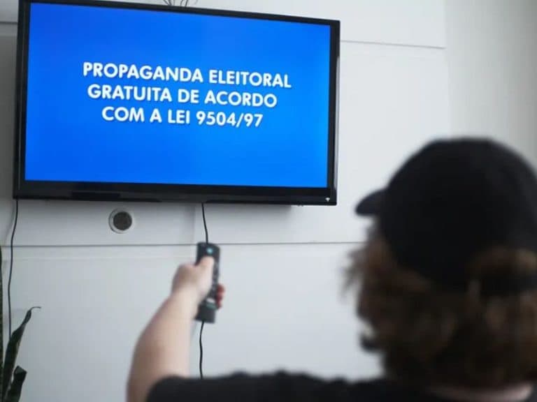 Partidos de Lula e Flávio estão entre os maiores na divisão do tempo de TV para 2026