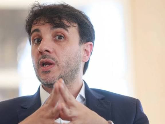 Entenda por que Renan Santos teve campanha digital suspensa pelo TSE