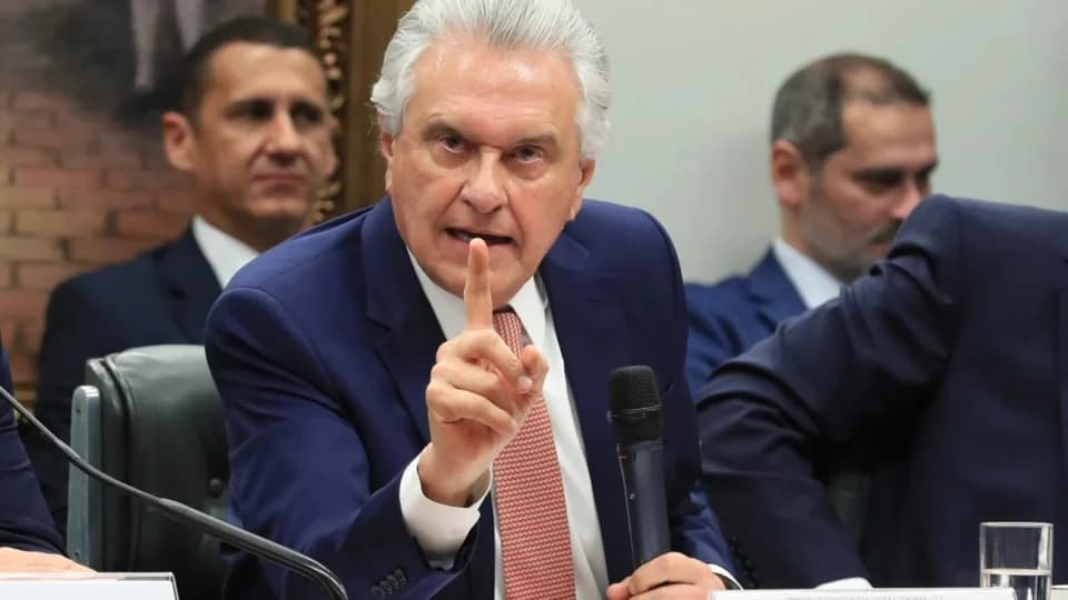 Caiado diz que Flávio não entende de agro e o chama de “peru de Natal” de Lula