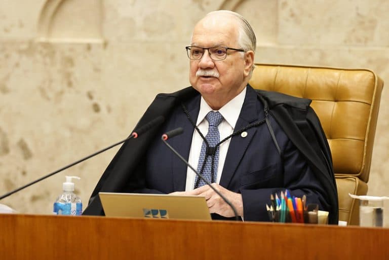 Fachin vota contra juntar casos de Moraes e Mendonça no STF