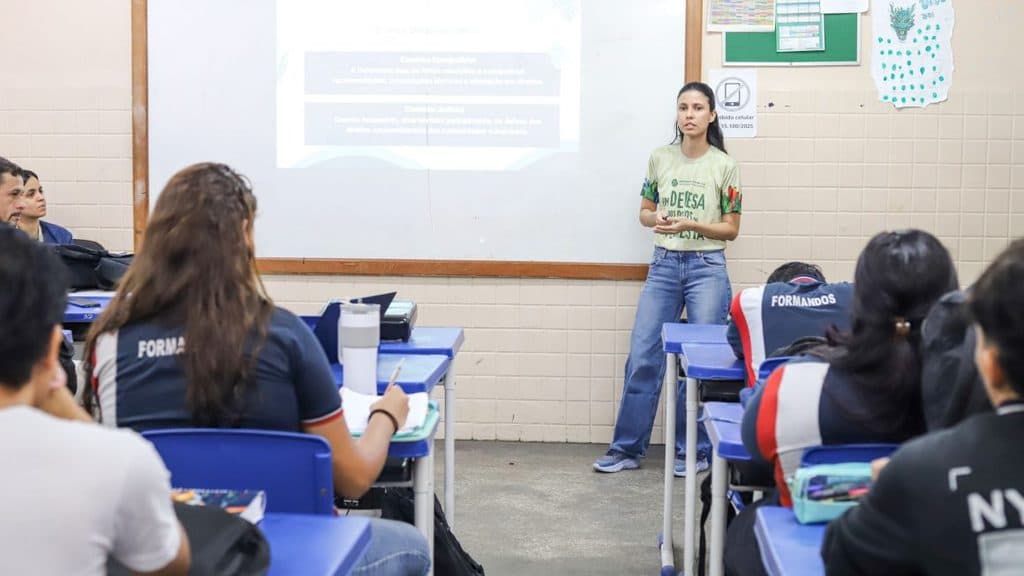 37,6°C, seca e rios baixos: por que educação ambiental virou urgência no Amazonas