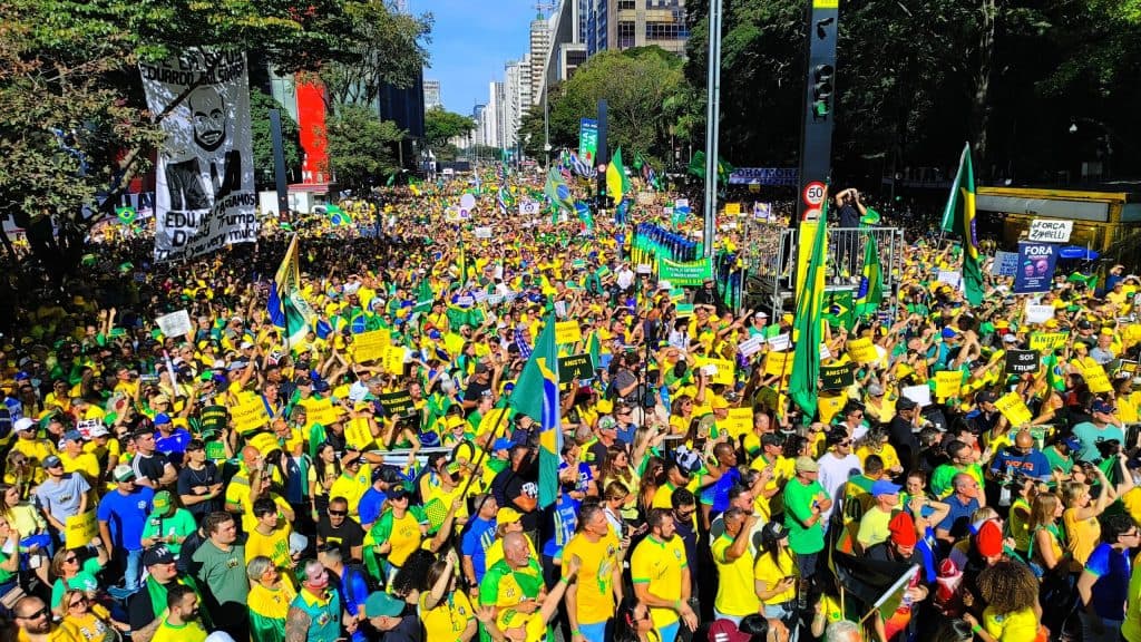 Atos contra Moraes e Lula mobilizam manifestantes em cidades brasileiras