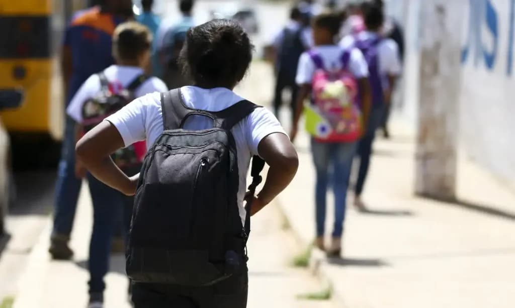 7 em cada 10 alunos brasileiros faltam à escola, revela Pisa 2025