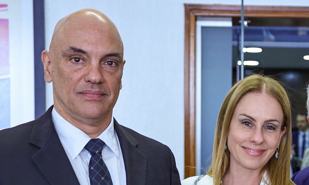 Metadados mostram que Moraes editou contrato de R$ 131 milhões com Vorcaro