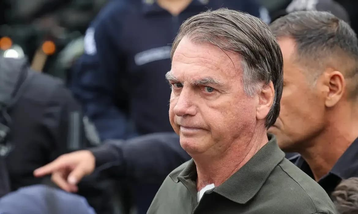 STM avança em ação que pode tirar patente de Bolsonaro