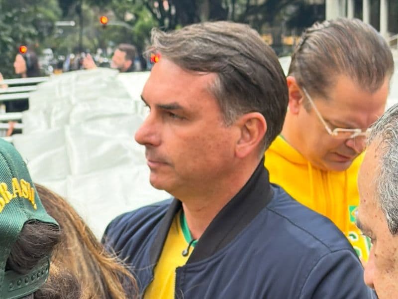 Flávio comemora ato na Paulista e afirma que Moraes ‘vai cair’