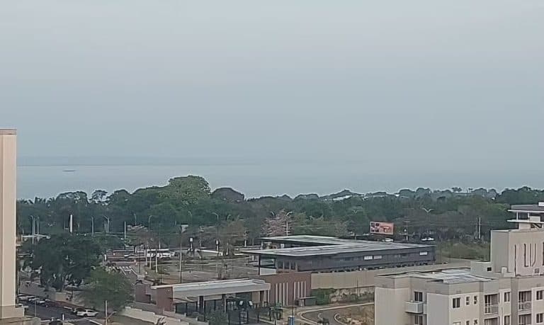 Manaus registra ar moderado em meio à presença de fumaça