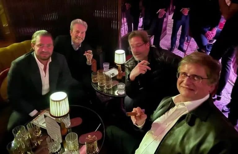 Encontro de Gonet e Vorcaro em Londres teve charuto e uísque