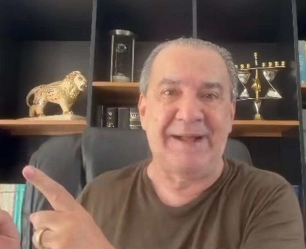 Líderes evangélicos defendem Flávio Bolsonaro de boato