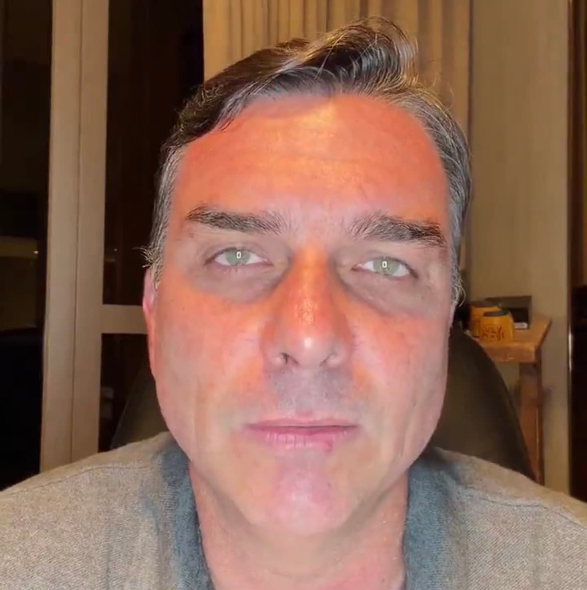 Flávio Bolsonaro volta a questionar resultado das eleições e diz que números são “matematicamente impossíveis”