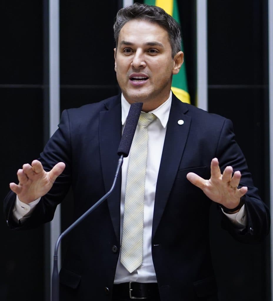 Luciano Zucco vence no primeiro turno no RS