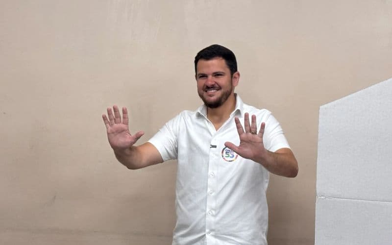 Renato Junior vota em Manaus no segundo turno das eleições