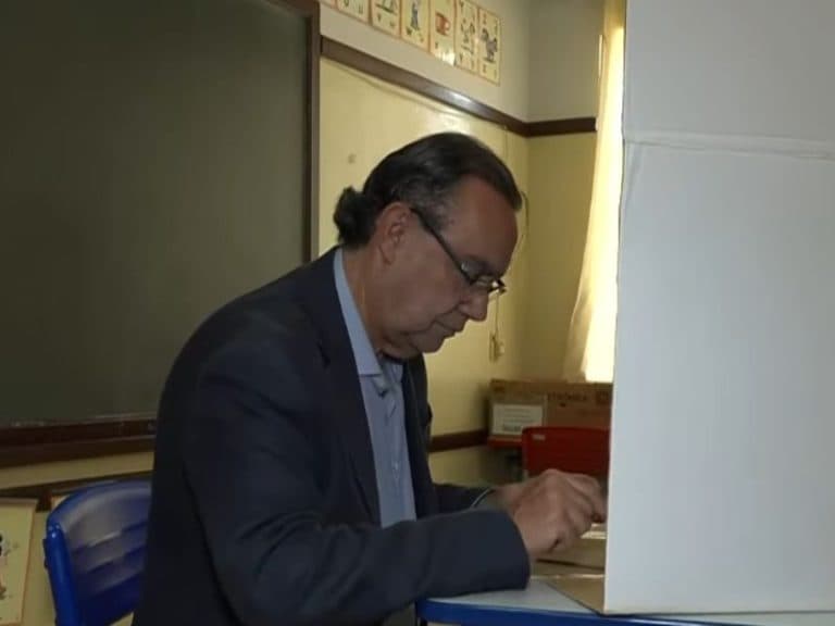 Eleições 2026: Augusto Cury vota no interior de São Paulo
