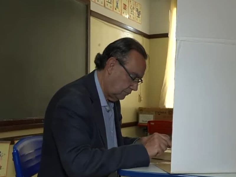 Eleições 2026: Augusto Cury vota no interior de São Paulo
