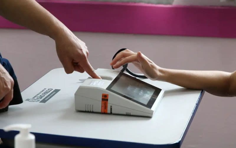 Eleitor sem biometria pode votar no 2º turno; veja quais documentos levar