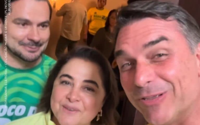 Flávio Bolsonaro já está em Manaus para ato na Ponta Negra