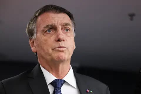 Bolsonaro recebe nova tornozeleira eletrônica em Brasília