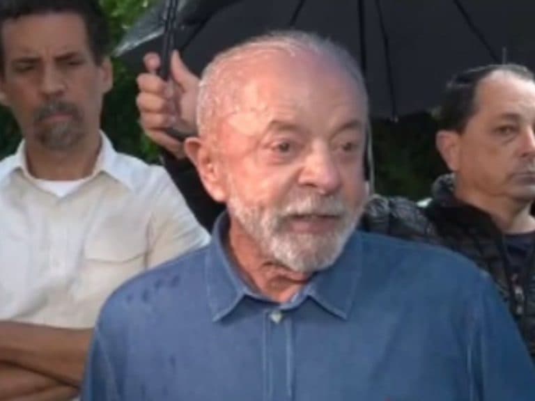 Lula pede investigação sobre redução da frota de ônibus no segundo turno