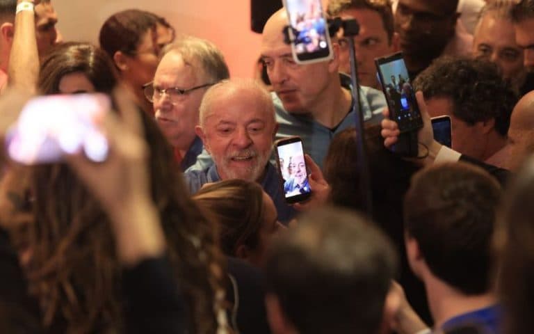 Lula fala em interferência estrangeira e defende regulação das plataformas