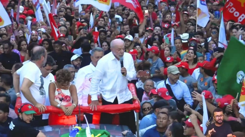 Lula diz que Globo está “com raiva” e critica almoço com Flávio