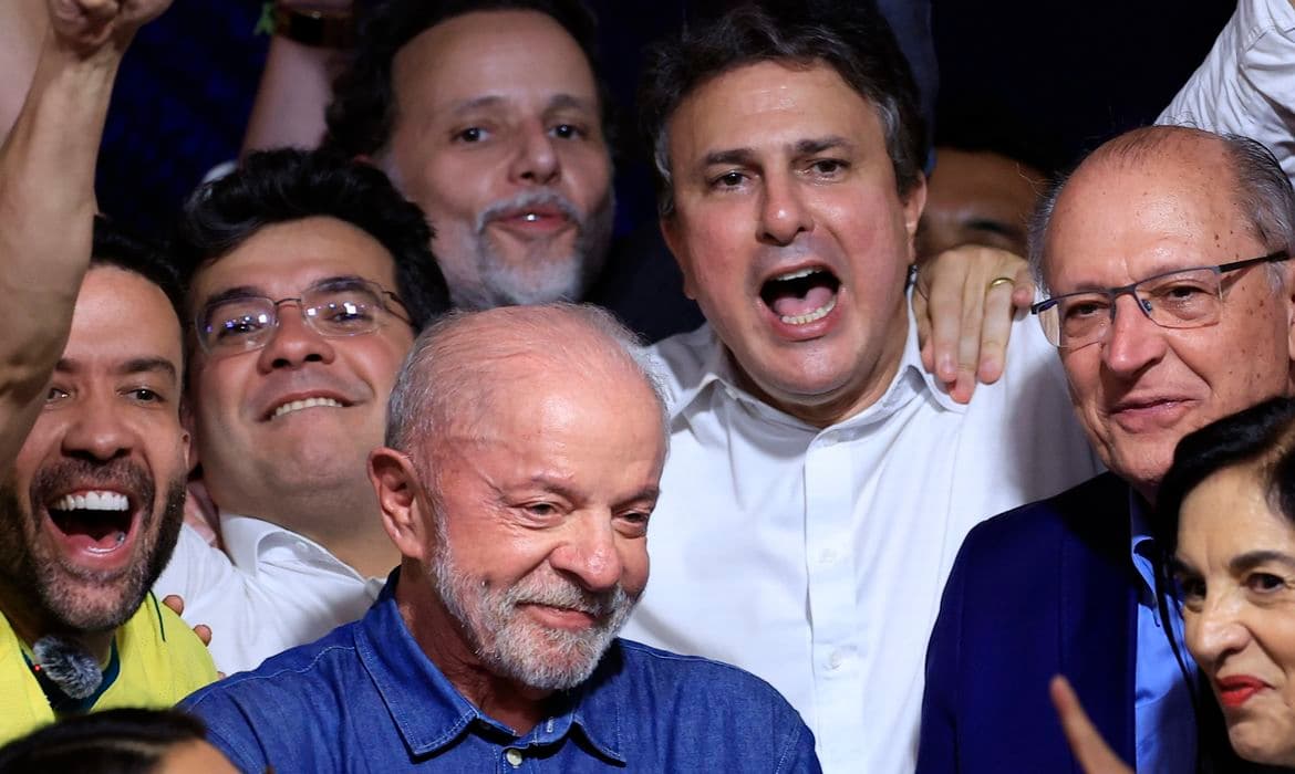 Eleito com 64,2 milhões de votos, Lula bate próprio recorde na carreira