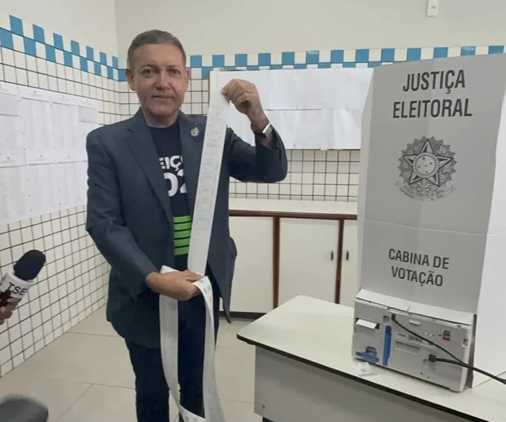 Presidente do TSE, Nunes Marques emite a zeréssima e vota em Brasília