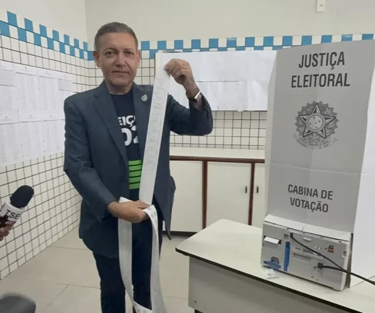Presidente do TSE, Nunes Marques emite a zeréssima e vota em Brasília
