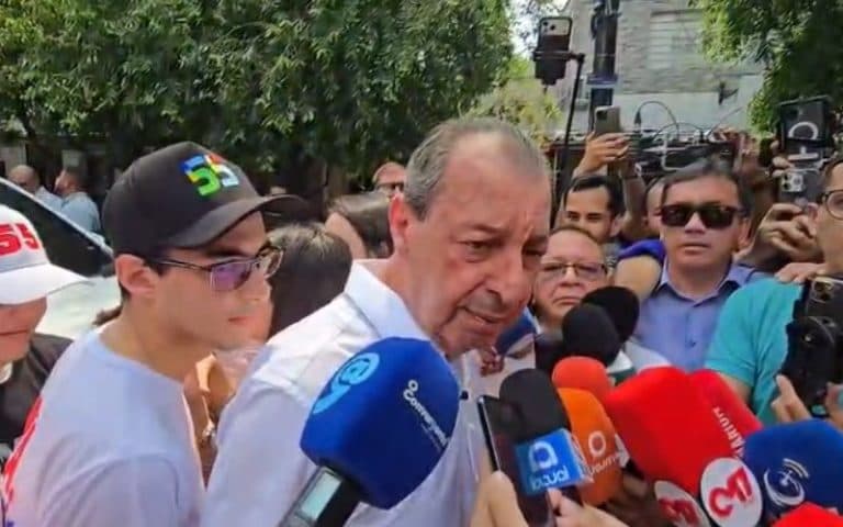 Omar Aziz vota em Manaus na disputa pelo Governo do Amazonas