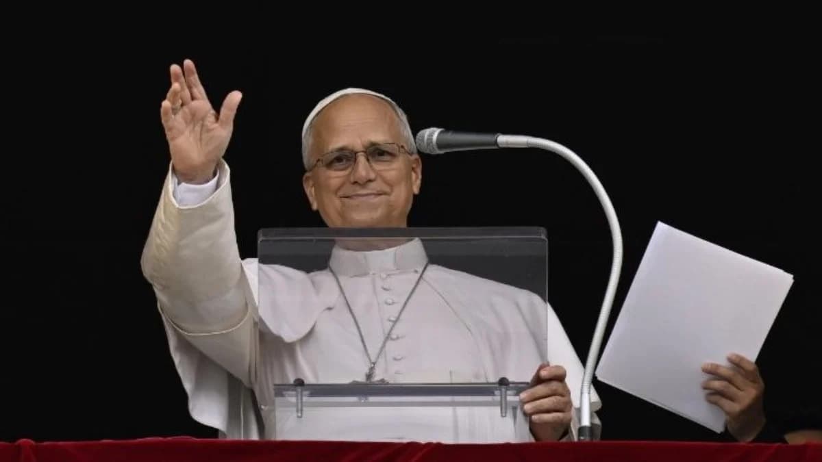 Papa Leão XIV deixa hospital e realiza oração do Angelus neste domingo (18)