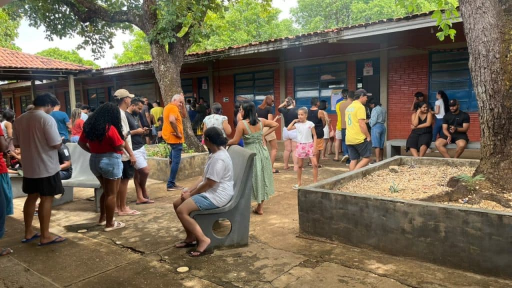 Eleitores movimentam locais de votação no Tocantins neste domingo (4)