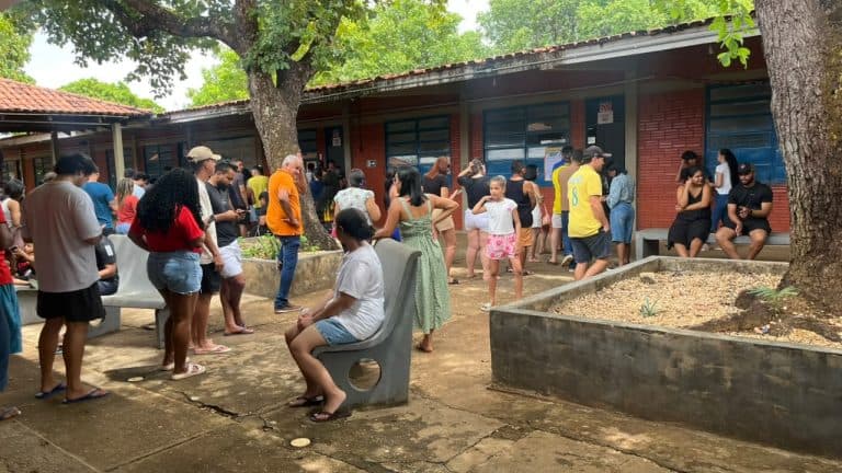 Eleitores movimentam locais de votação no Tocantins neste domingo (4)