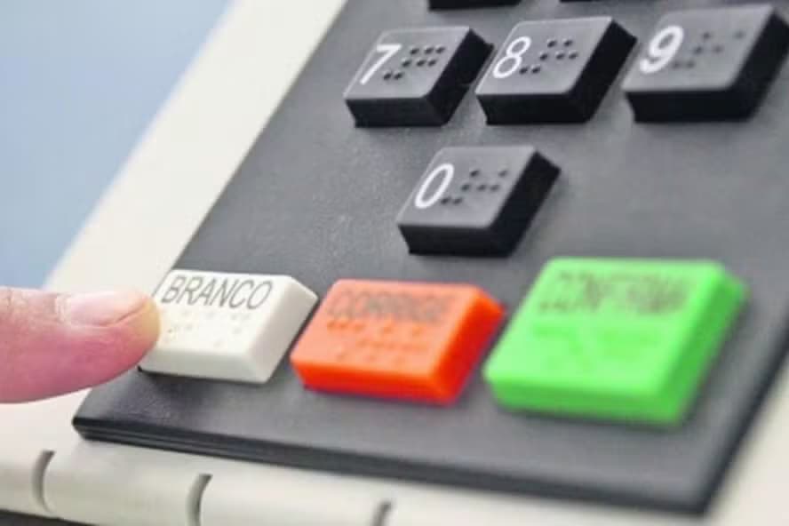 Votos brancos e nulos no AM chegam a 7,18% na disputa pelo governo