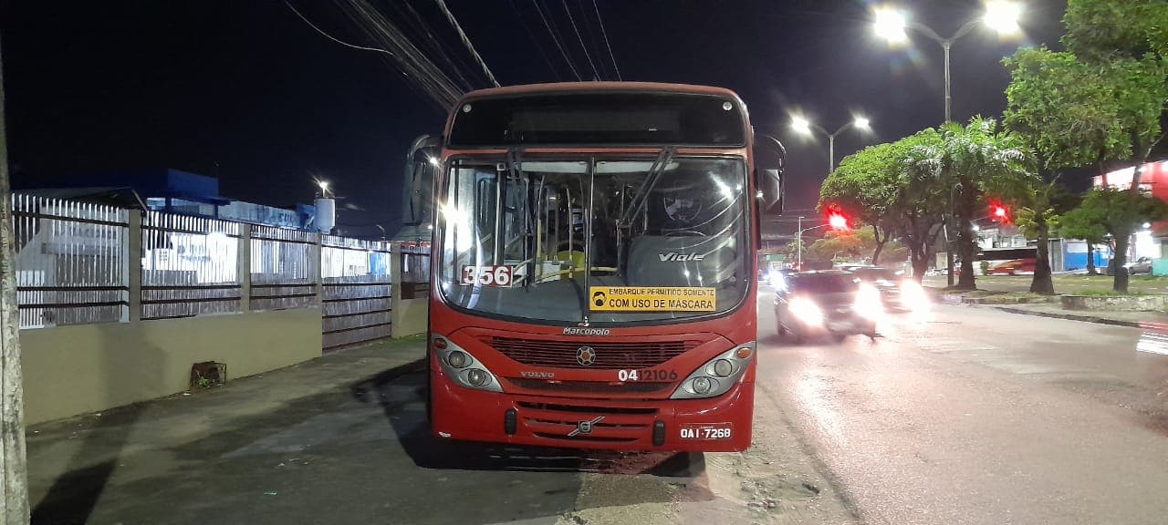 Ônibus é assaltado por quatro criminosos na Torquato Tapajós