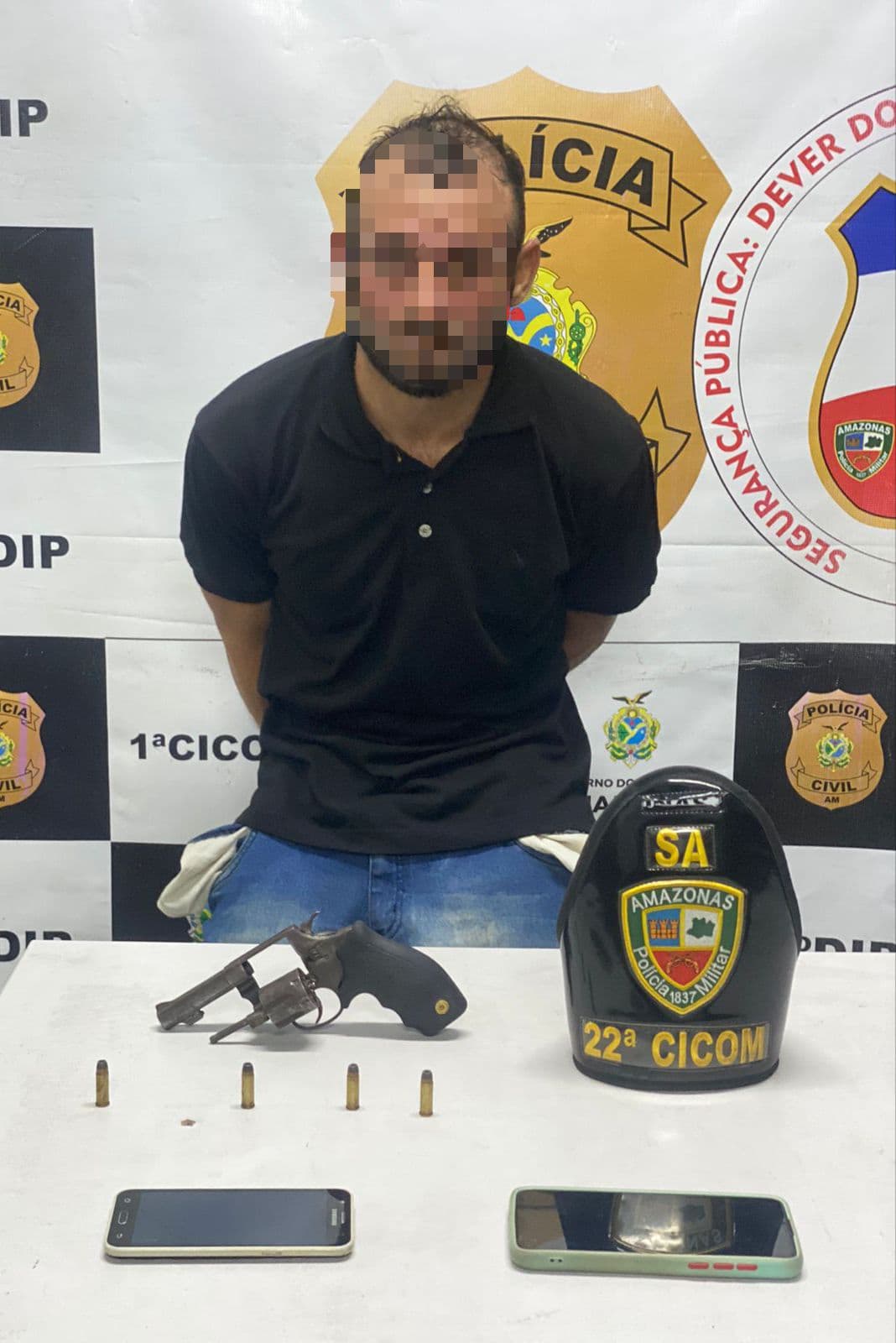 Homem usando tornozeleira eletrônica, é preso realizando assalto no Boulevard