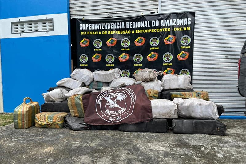 PF apreende mais de mil toneladas de skunk no Rio Negro