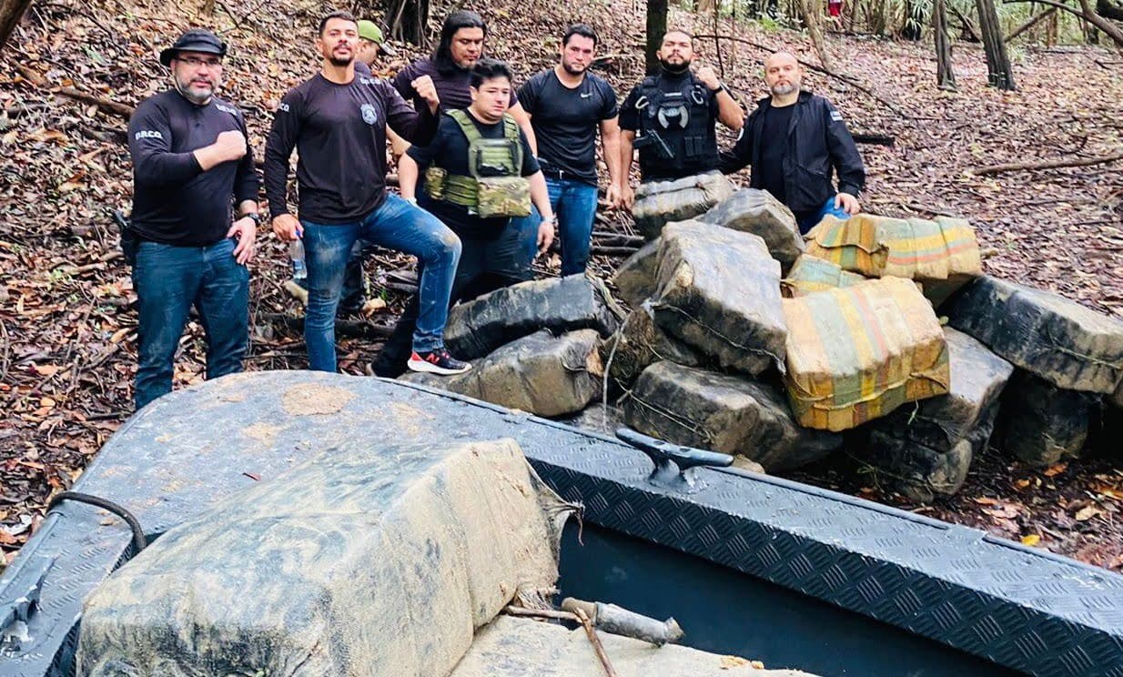 Operação Double Tap: polícia apreende mais de três toneladas de drogas e prende sete pessoas