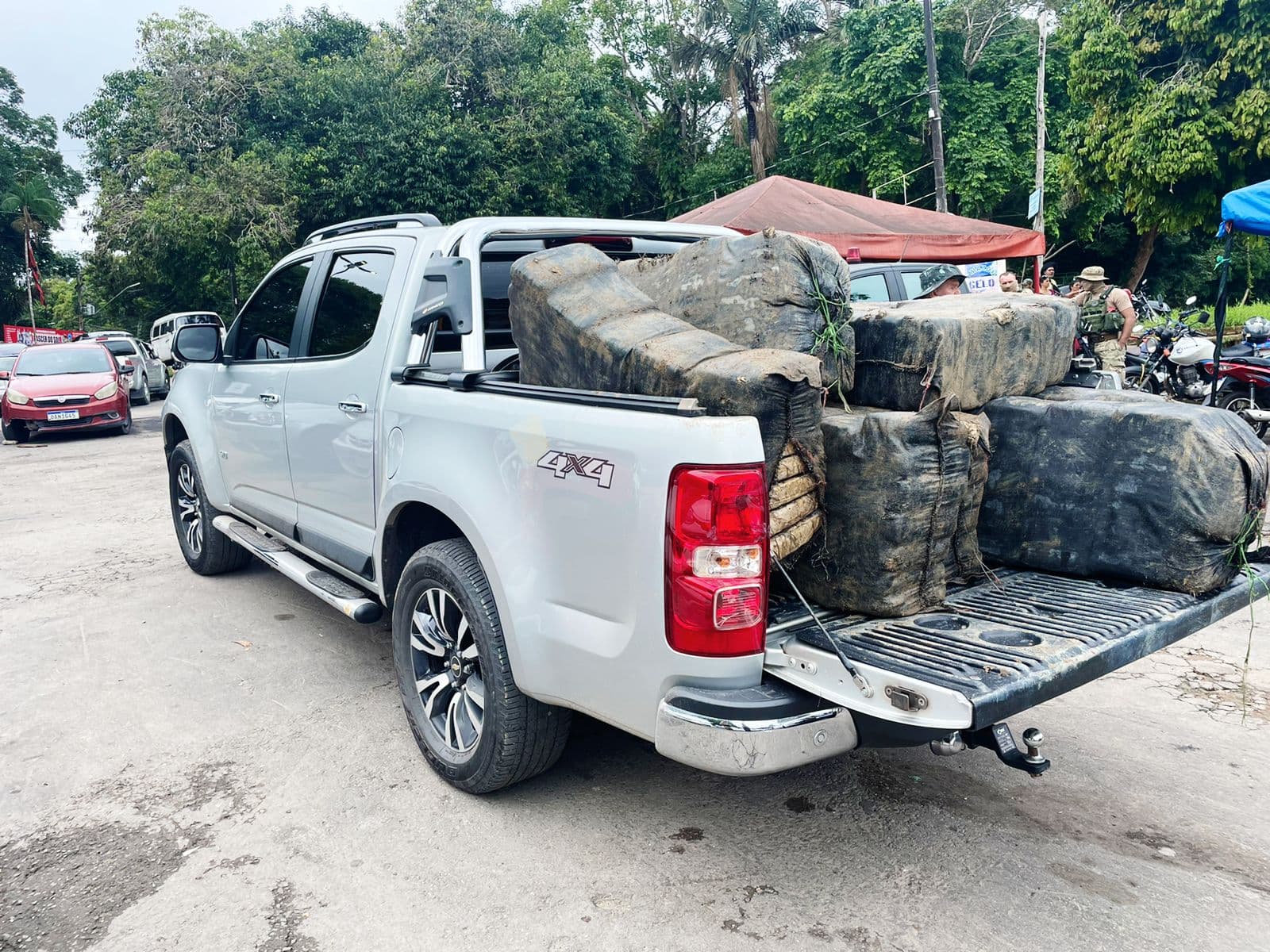 Vídeo: homem é preso com mais de 2 toneladas de drogas em Manaus