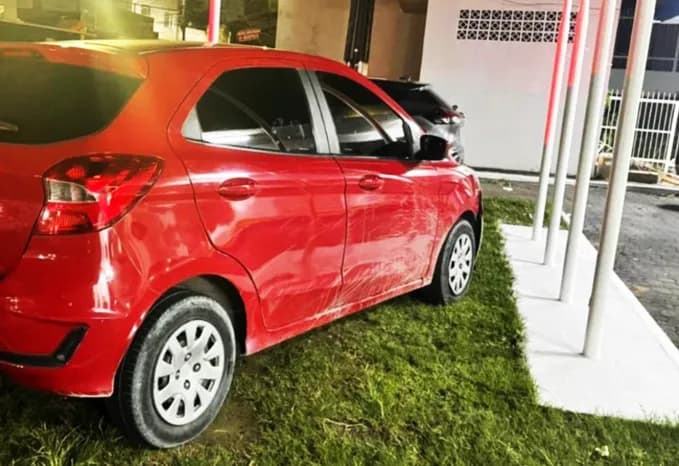 Carro supostamente usado na morte de irmãos é apreendido em Manaus