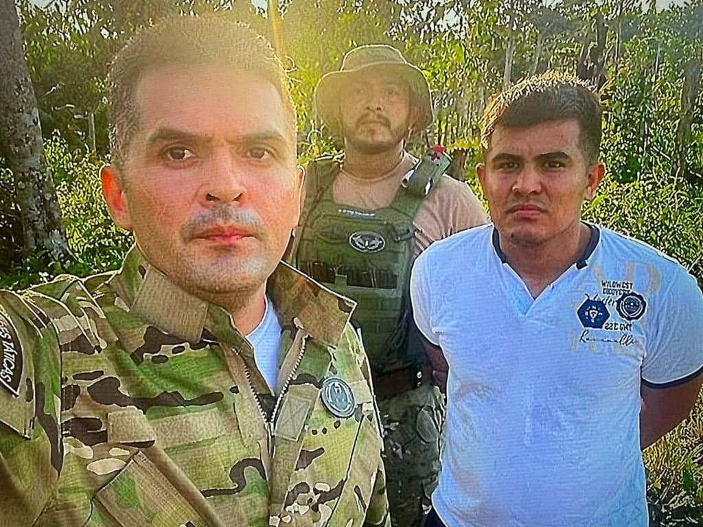 Preso um dos suspeitos de fuzilar viatura da polícia em Manaus