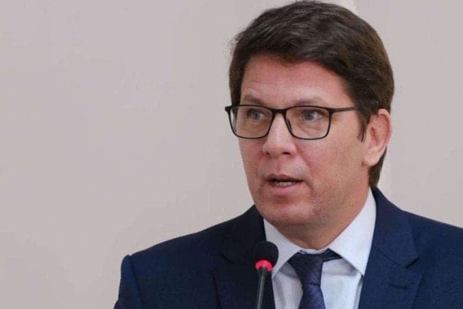 Dino proíbe Mario Frias de deixar país no caso “Dark Horse”