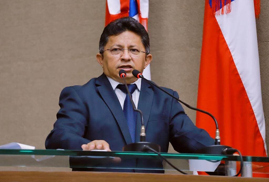 Após Justiça Federal autorizar retomada da instalação de medidores aéreos, Sinésio diz que continua contra