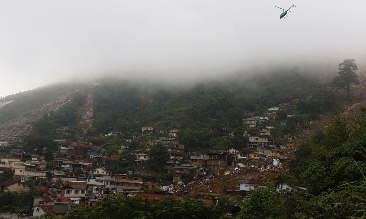 A previsão é de mais chuva na região serrana do RJ; Defesa Civil já emitiu alerta