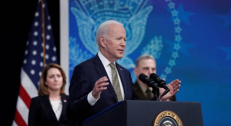Biden chama Putin de “criminoso de guerra” e anuncia ajuda de 800 milhões a Ucrânia