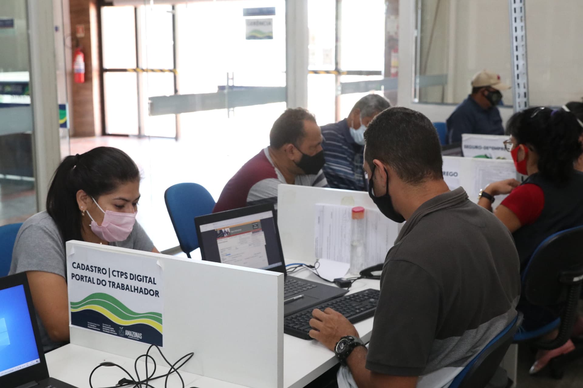 Confira as vagas de emprego em diversas área para esta segunda-feira (14)