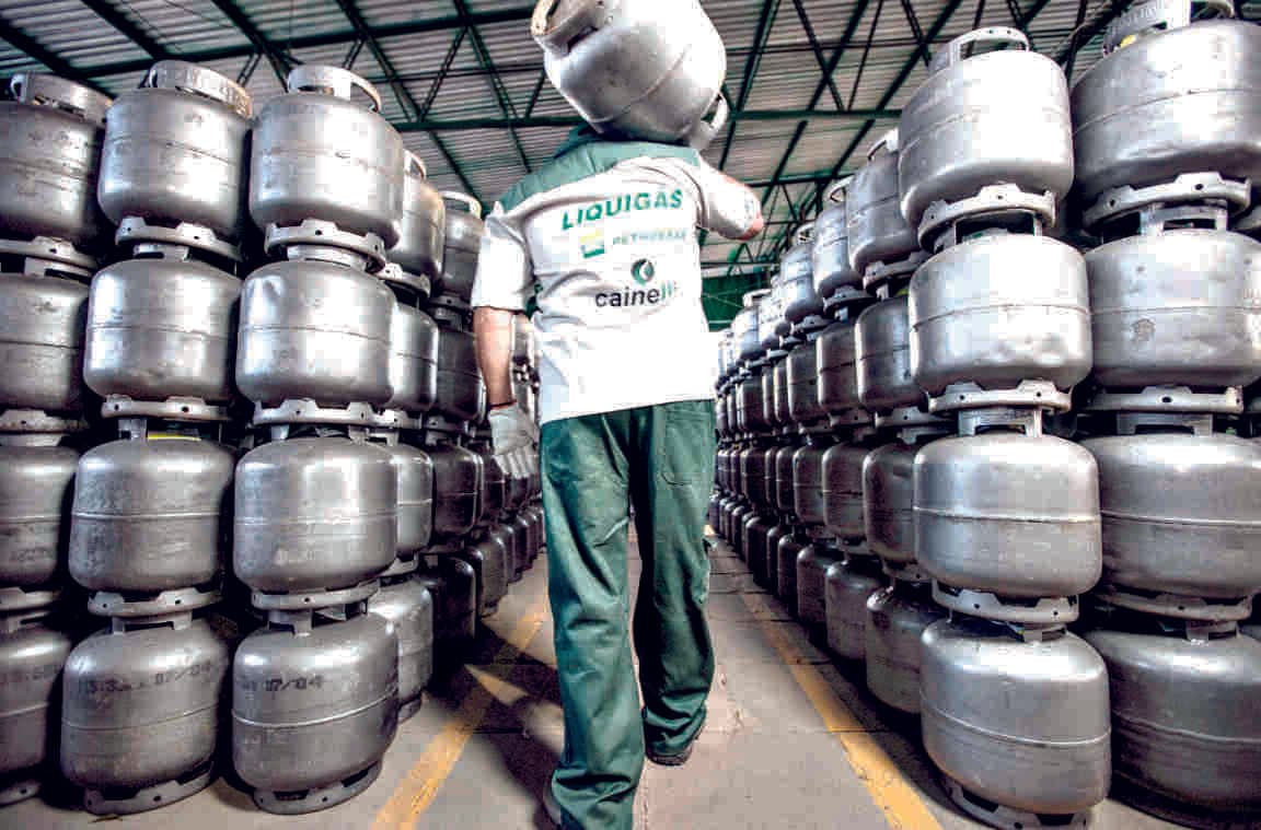 Gás do Povo: Mais de 545 mil famílias do Amazonas terão direito a até seis botijões